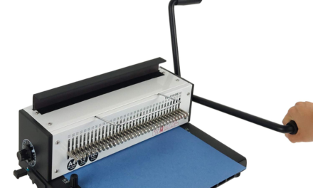 How do binding machines accommodate various paper sizes, thicknesses, and materials?