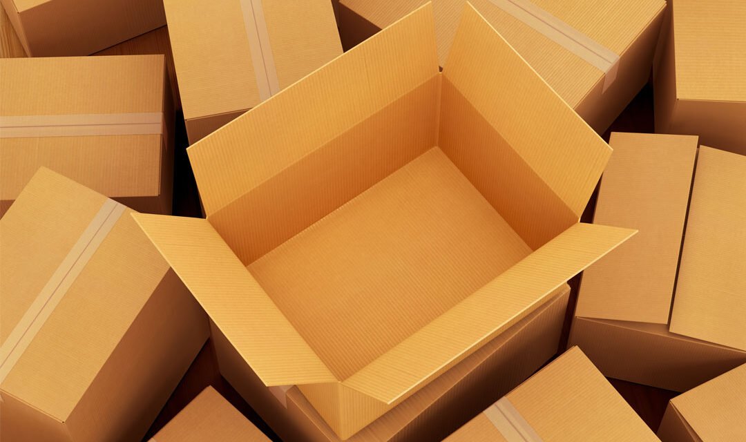 How are corrugated boxes customized for specific applications, such as branding, size, or special coatings?