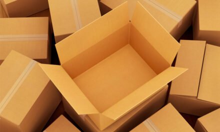 How are corrugated boxes customized for specific applications, such as branding, size, or special coatings?